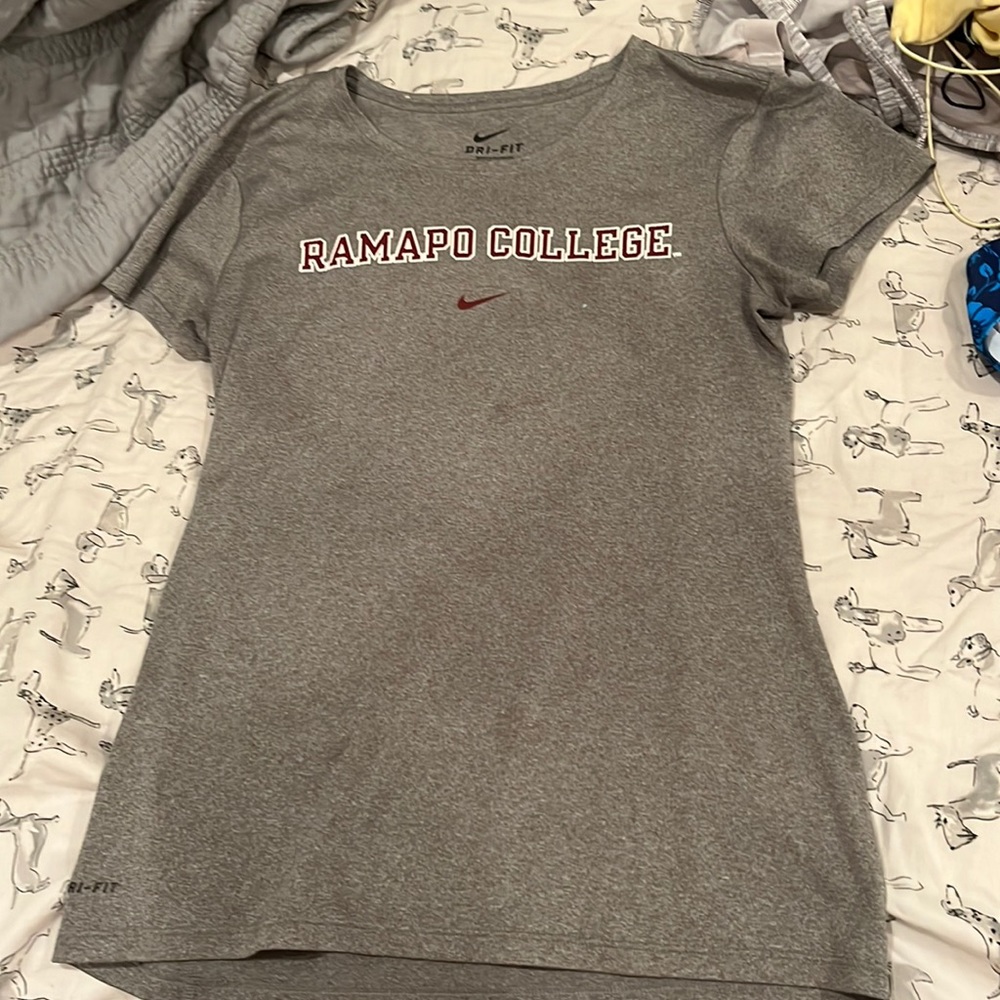 Nike ramapo college top